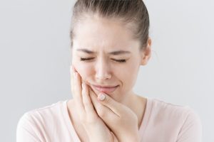 woman with toothache